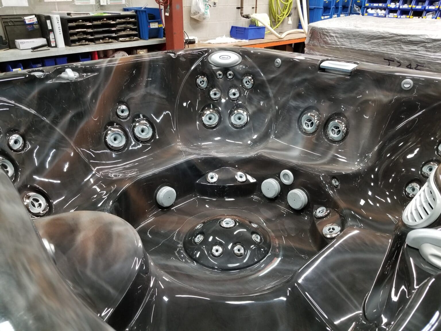 Jacuzzi® J385™ UJ100706746 Used Hot Tubs