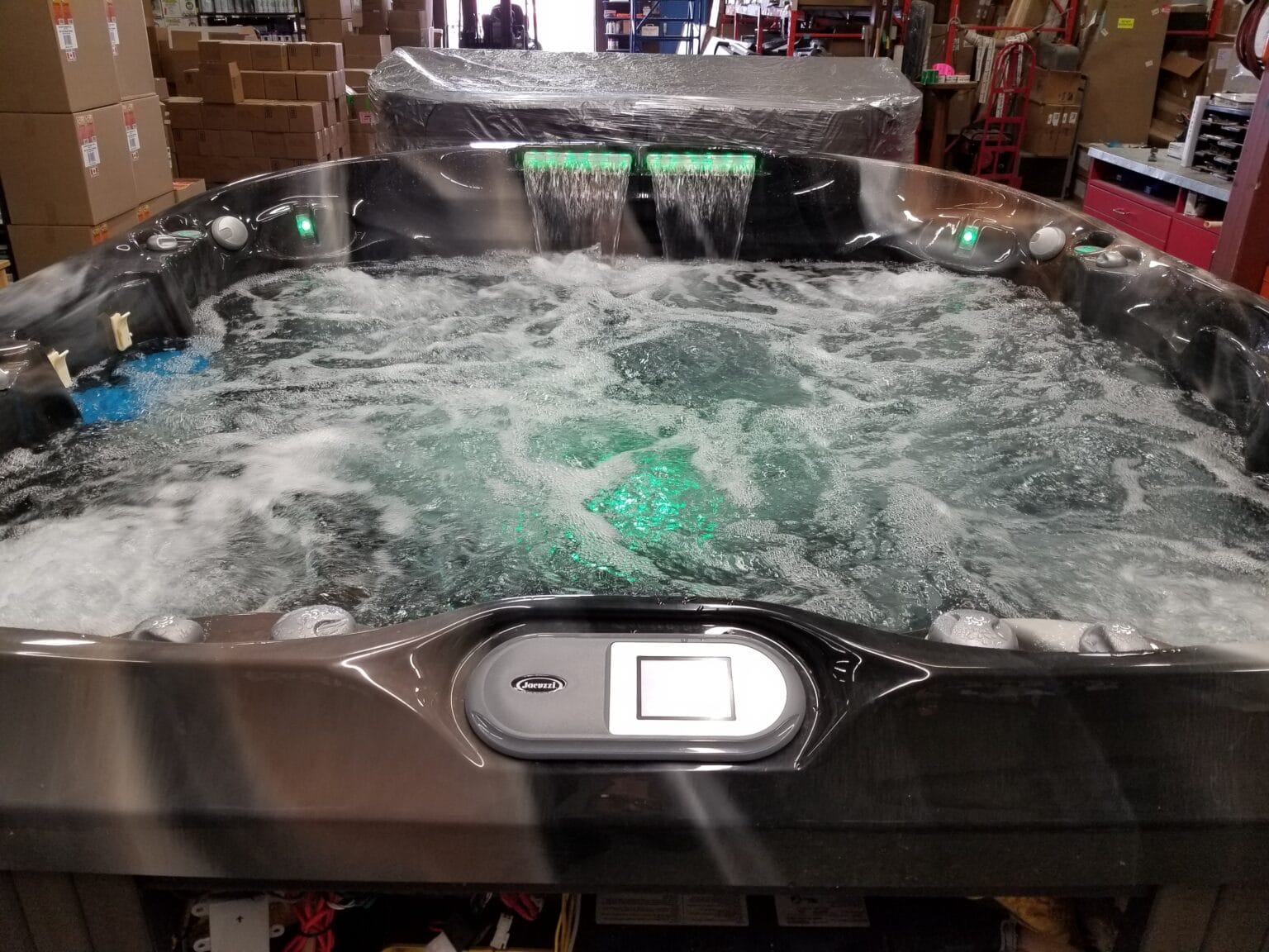 Jacuzzi® J480™ UJ100633080 Used Hot Tubs