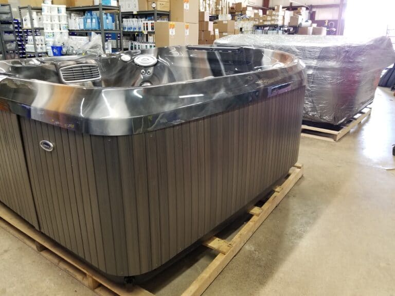 Jacuzzi® J480™ UJ100633080 Used Hot Tubs