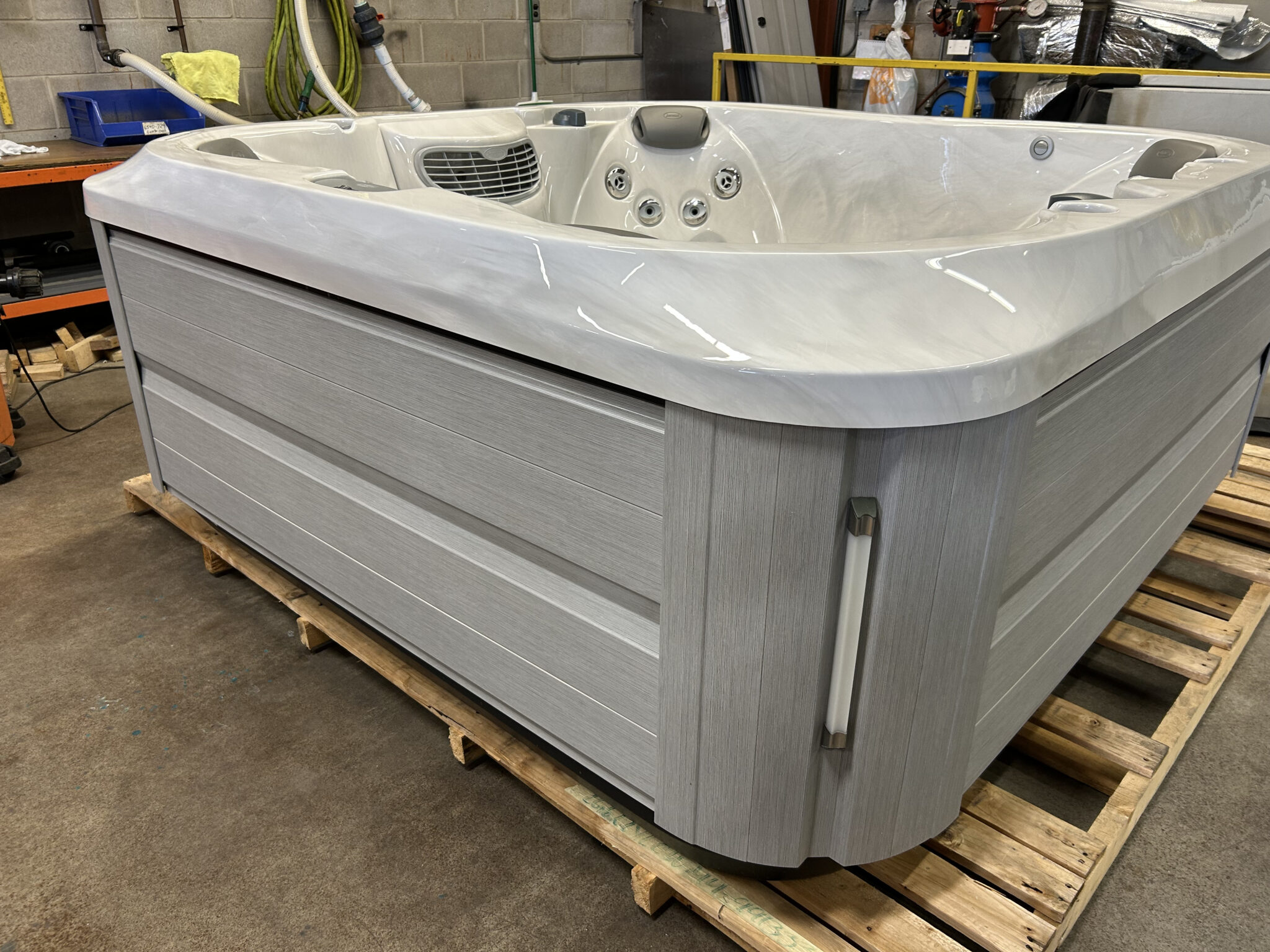 Buy Jacuzzi® J335™ UJ100772191 Used Hot Tubs