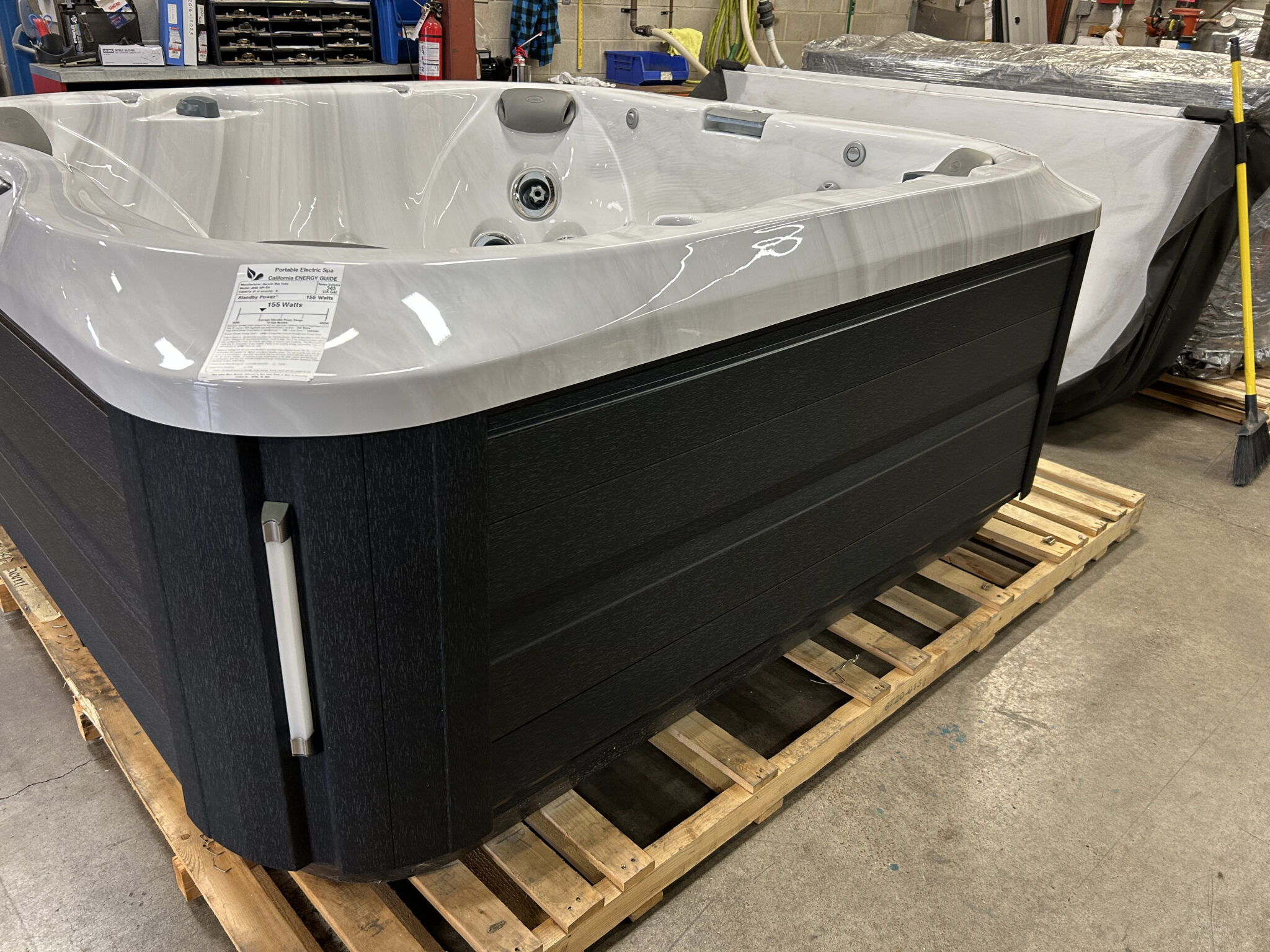 Jacuzzi® J345™ UJ100811880 Used Hot Tubs